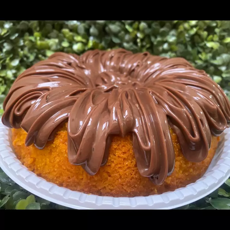 BOLO CASEIRO CENOURA COM BRIGADEIRO