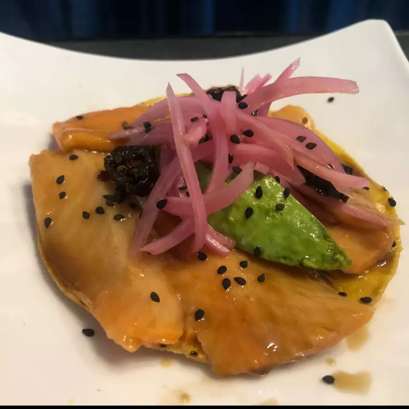 Tostada Salmon