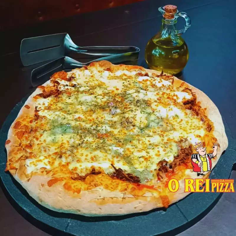 Pizza Carne, catupiry e gorgonzola