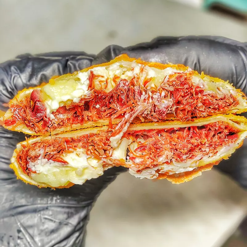 Pastel de Carne Seca com CATUPIRY