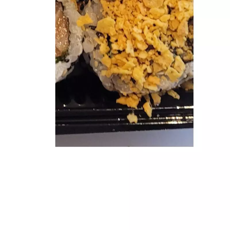 Sushi salmão com doritos