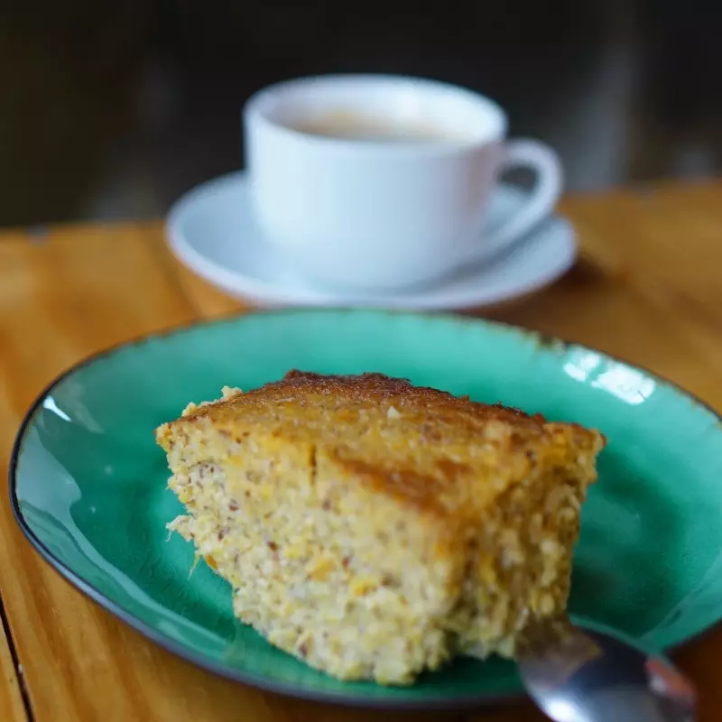 Pastel libanés de naranja con almendras