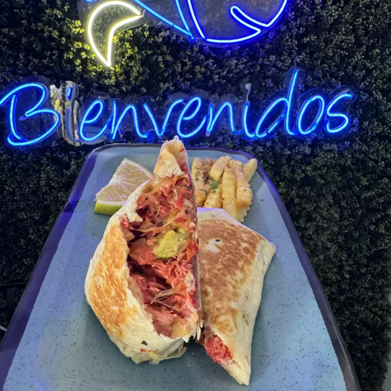 Burrito de marlin ahumado con queso