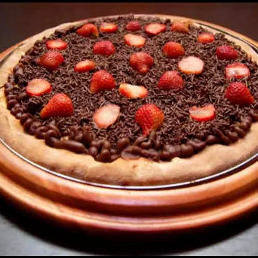 PIZZA BRIGADEIRO COM MORANGOS