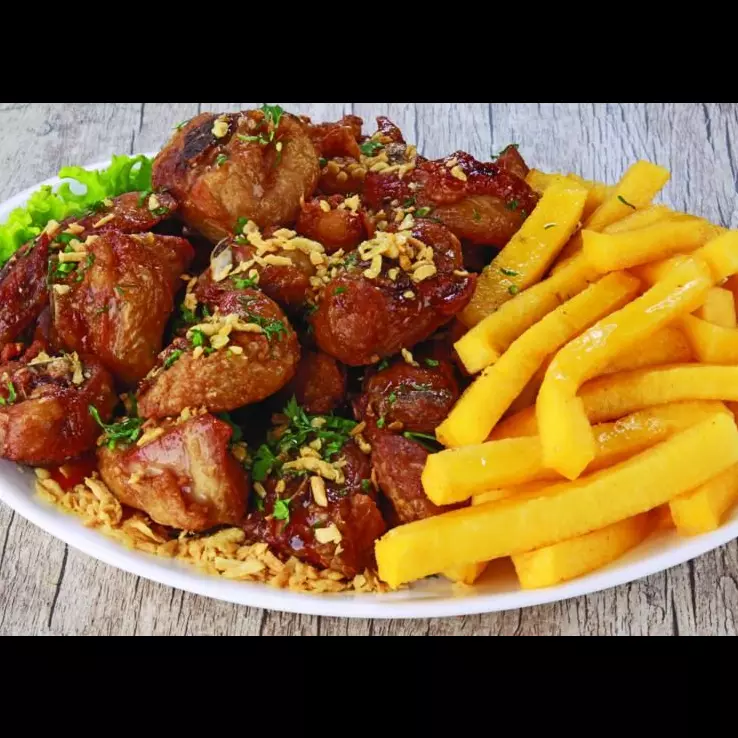 Frango frito com polenta