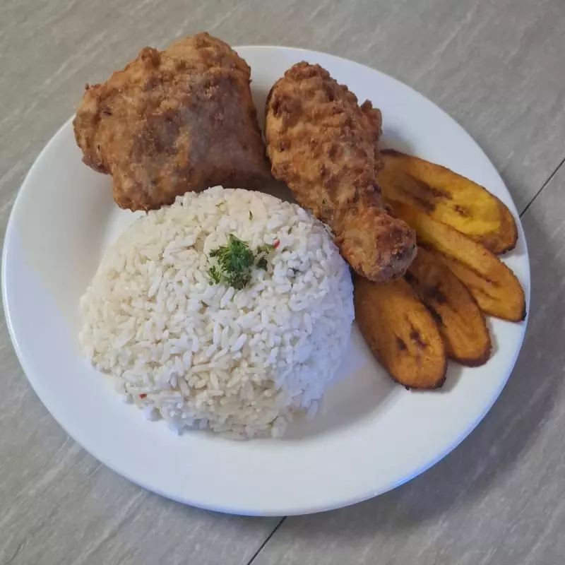 Especial 1 muslo + arroz + tajadas