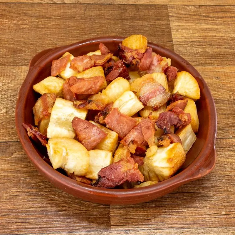 Mandioca com bacon