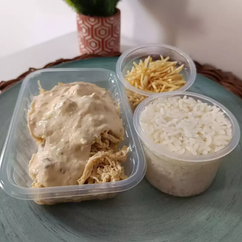 Frango em desfiado ao molho de milho(copy)