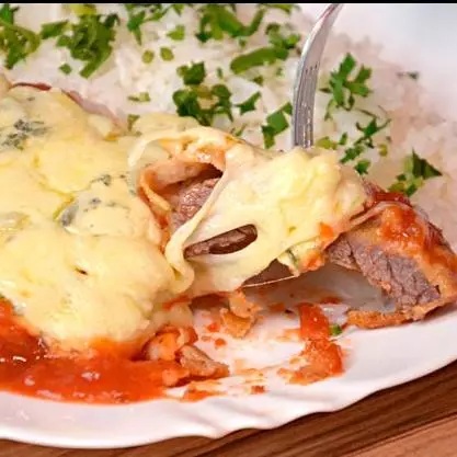 Filé de frango a parmegiana