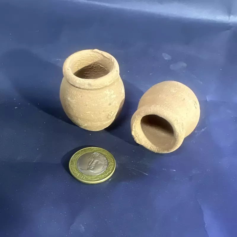 Mini vaso de barro - un