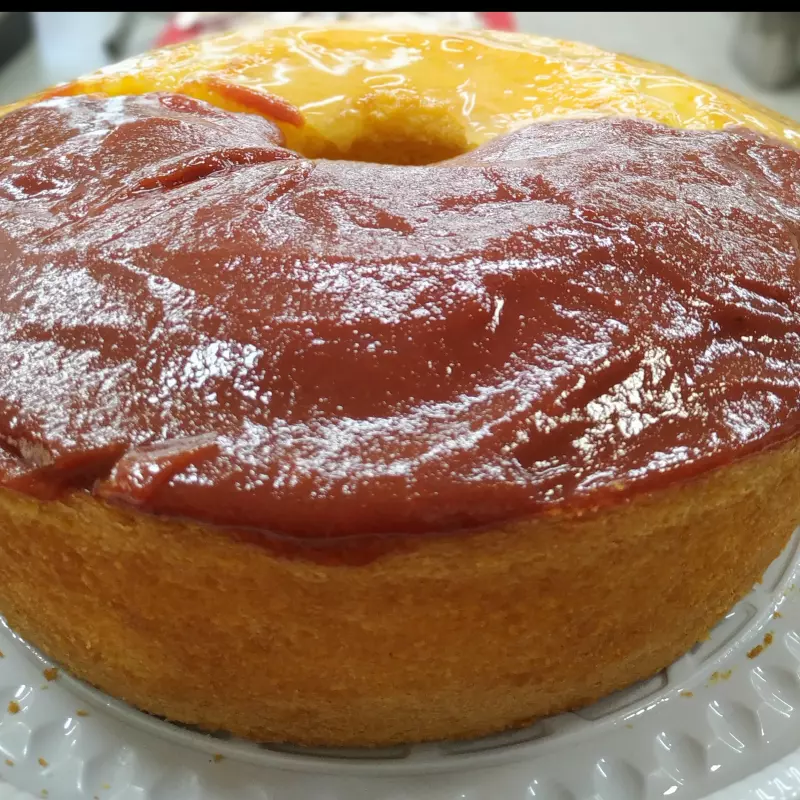 Bolo de fubá com goiabada