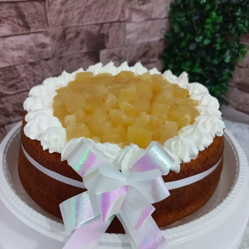 BOLO BAILARINE DE ABACAXI