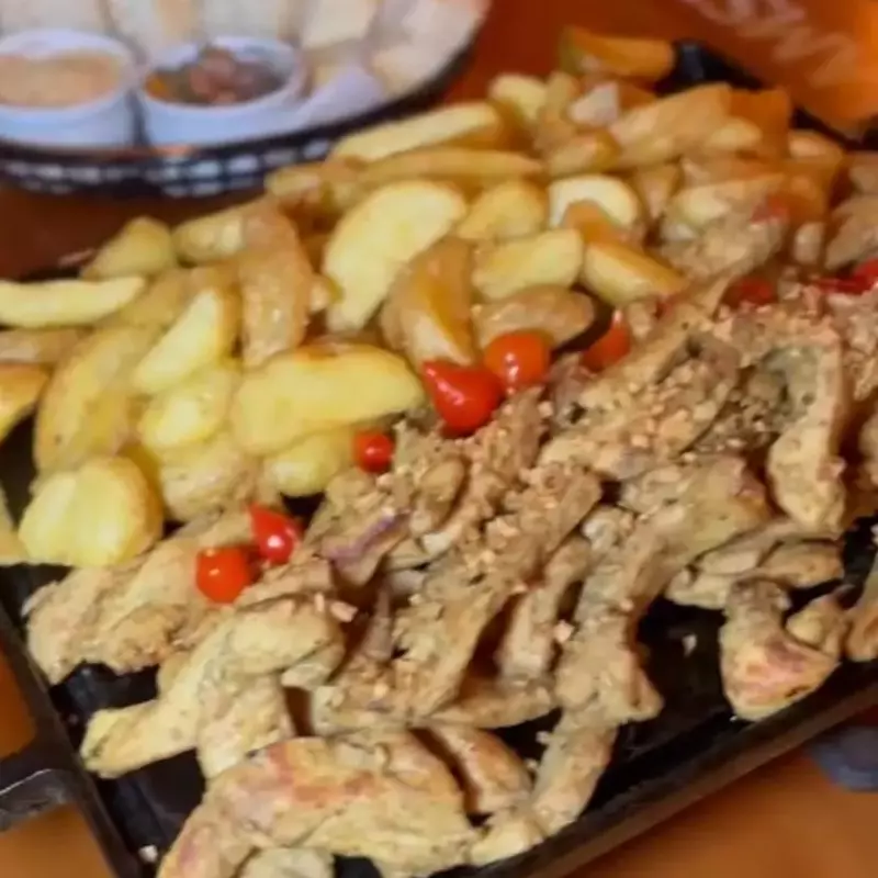 FRANGO GRELHADO COM ALHO + BATATA