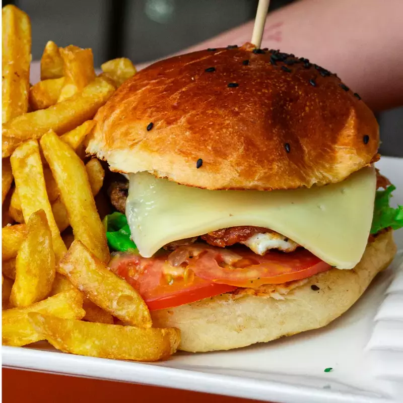 1 Hamburguesa + papas + refresco