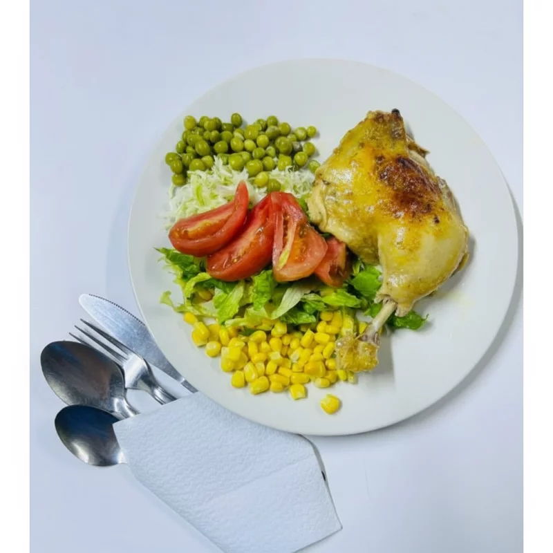 Pollo, atún, lechuga, aceitunas