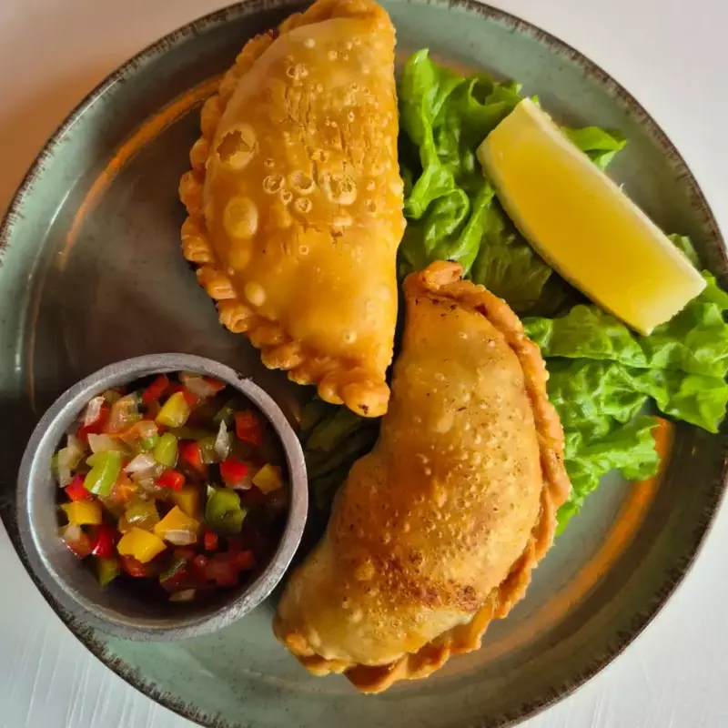 2 EMPANADAS DE CARNE