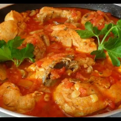 FRANGO AO MOLHO COM QUIABO