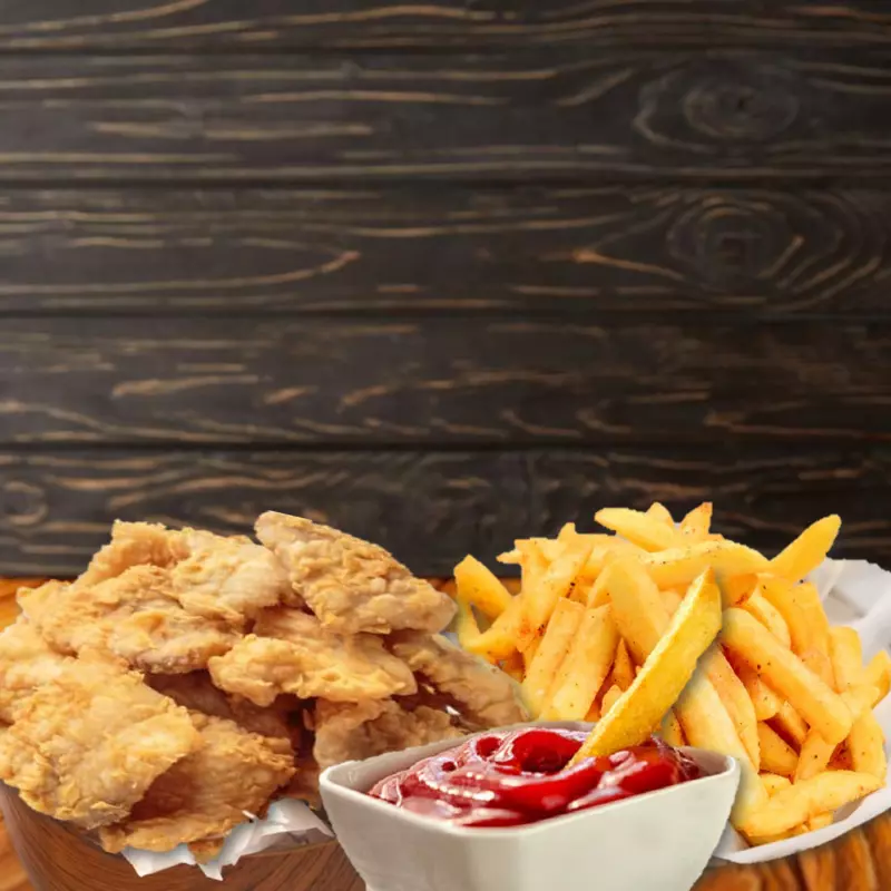 Nuggets de pescado blanco con papas fritas y ketchup