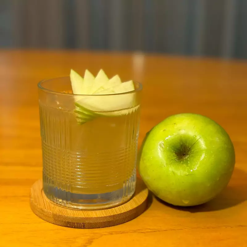 Whiskey sour apple