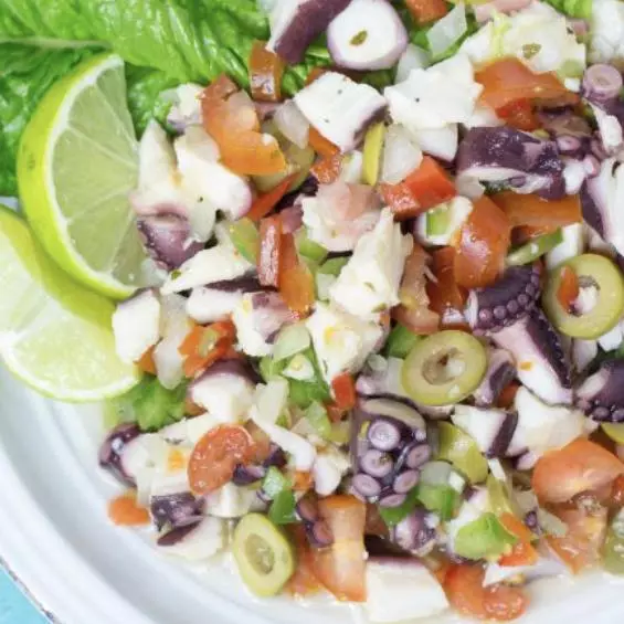 Pulpo  a la criolla/  Octopus sauce