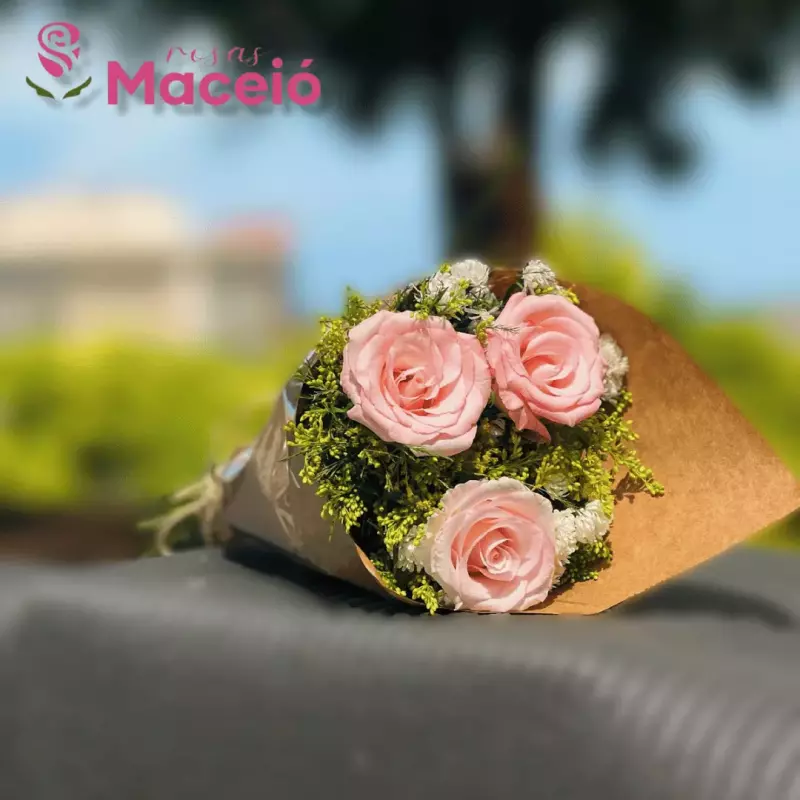 Mini buquê com 3 rosas na cor rosa