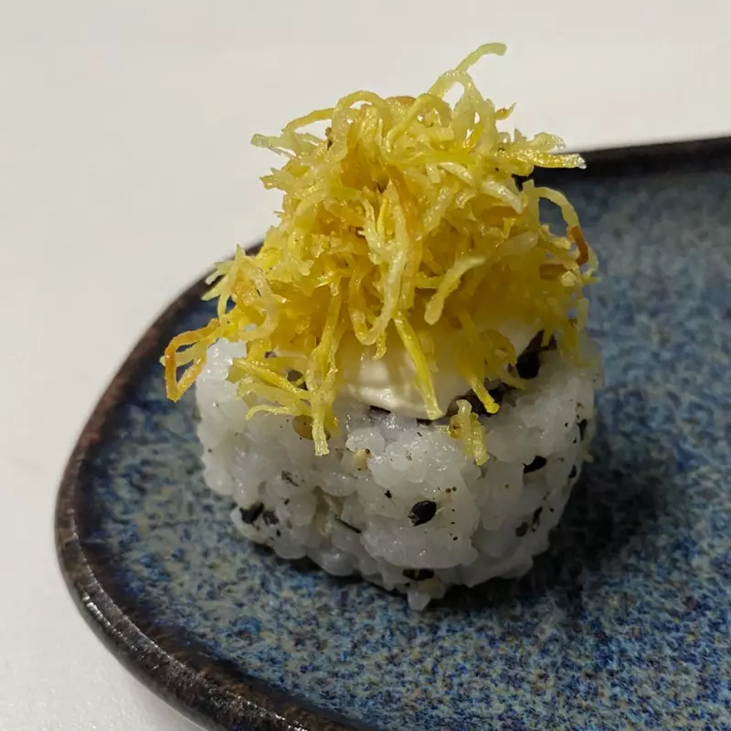2 UN URAMAKI GRELHADO