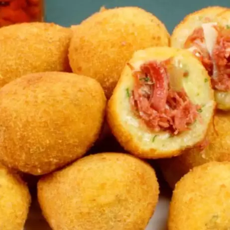 Porção Bolinho de Charque