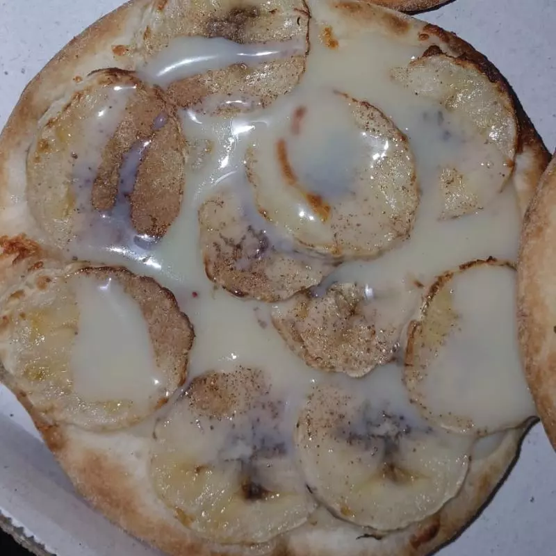 ESFIHA BANANA E CANELA