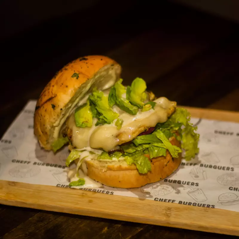CHICKEN BURGUER