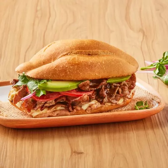 TORTA DE PIERNA ENCHIPOTLADA