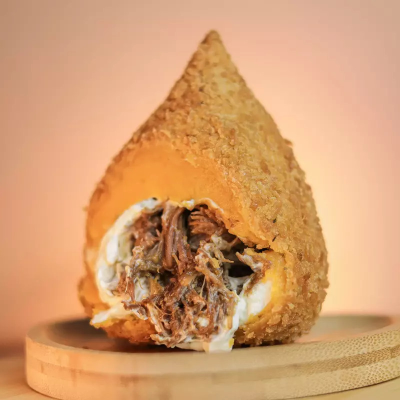 Coxinha Gourmet de Costela  Catupiry