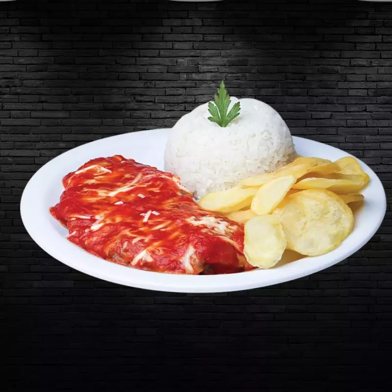 PARMEGIANA DE FRANGO