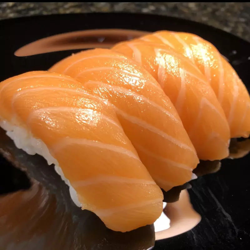 Sushi de salmão