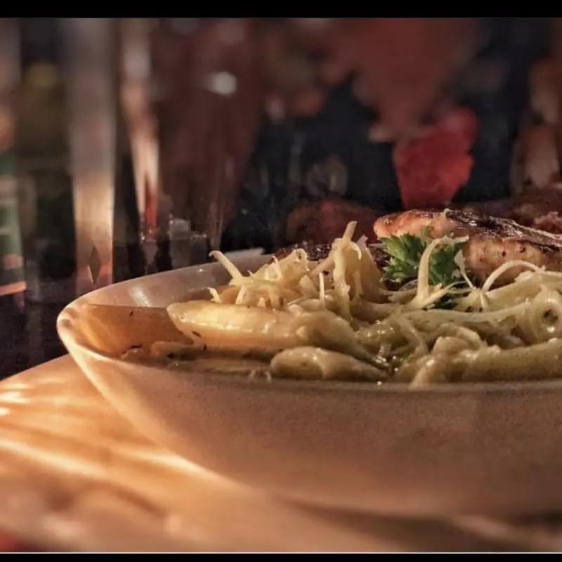 Penne 4 Queijos com Frango