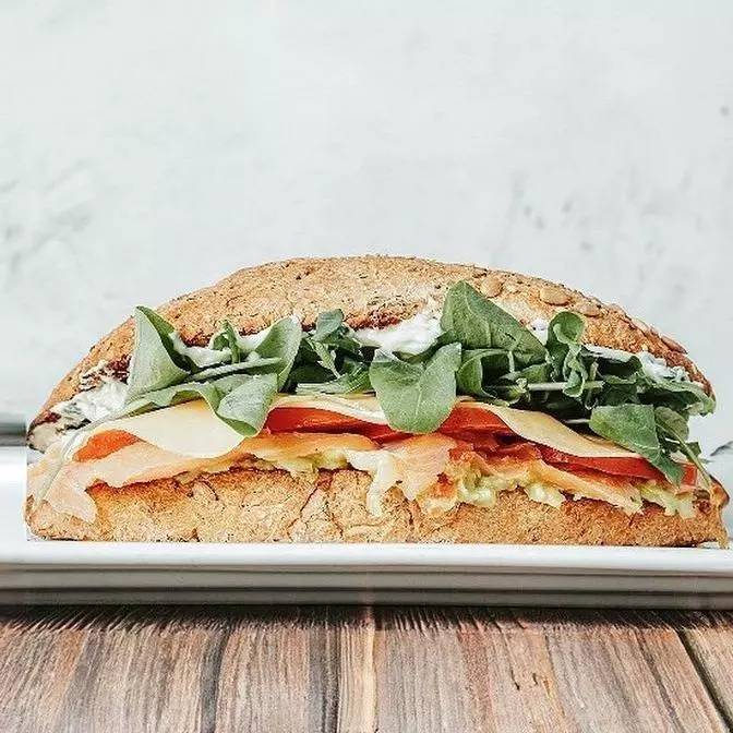 SANDWICH DE SALMON AHUMADO