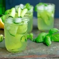 AGUA FRESCA DE LIMÓN CON PEPINO