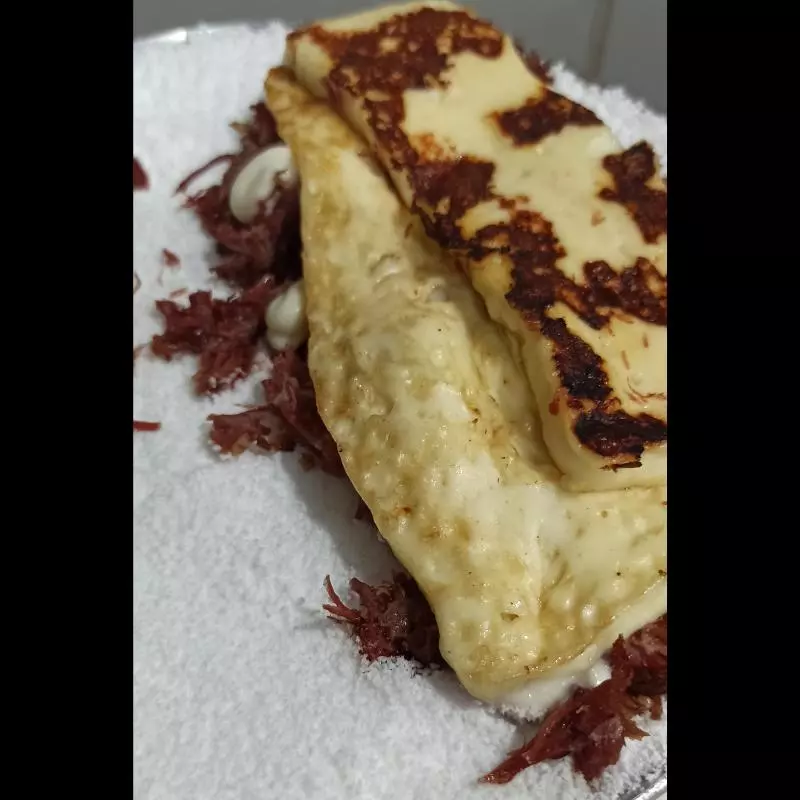 Tapioca de Charque com Queijo Coalho