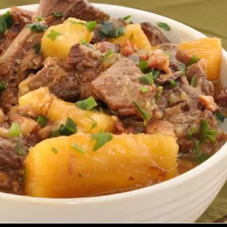 Costela com mandioca