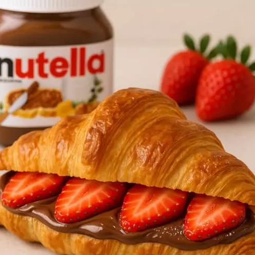 Croissant Doce - Avelã com Morango
