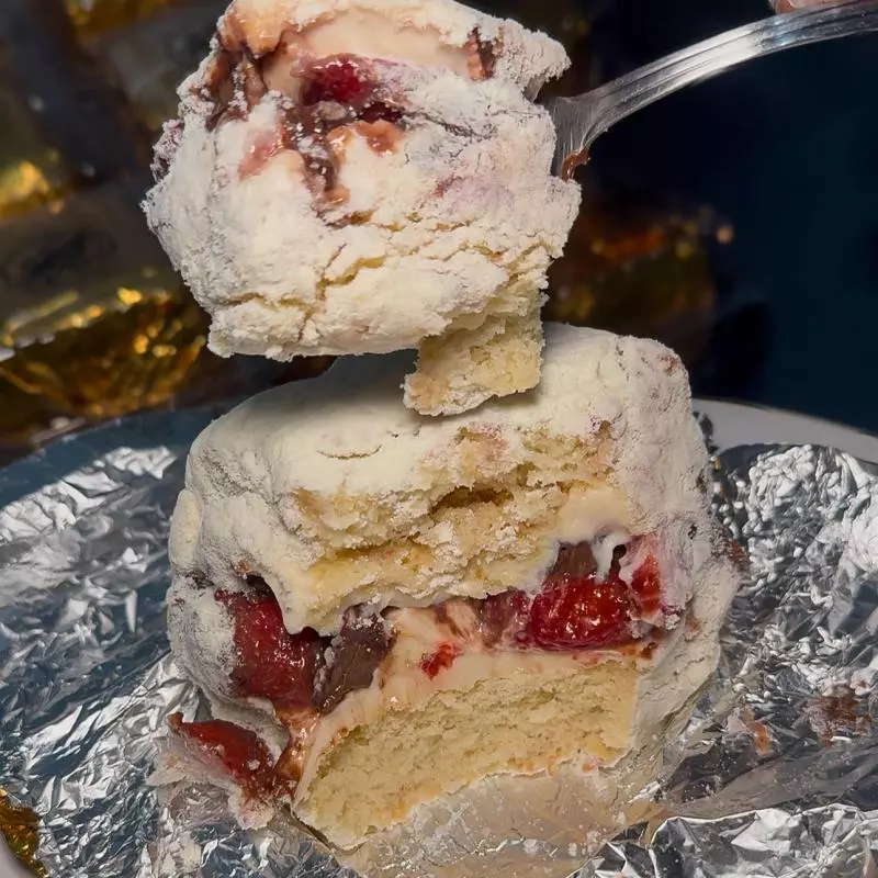 Bolo gelado ninho morango e nutella