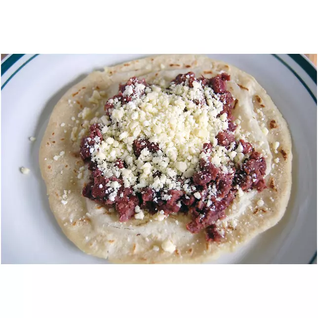 TORTILLA DE HARINA CON FRIJOLES