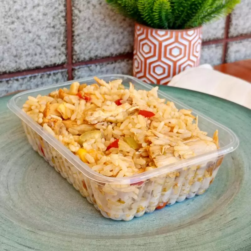 Arroz colorido com frango