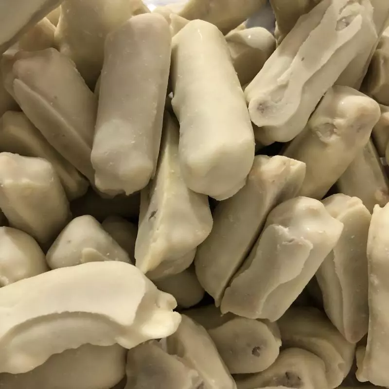 Bombom branco c/ abacaxi e coco