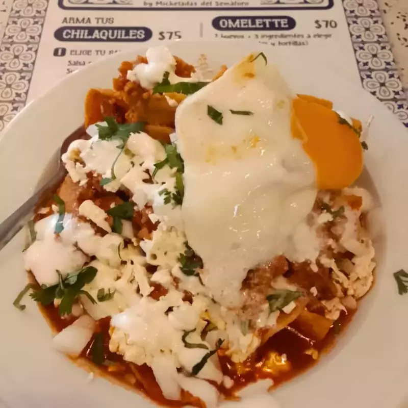 Chilaquiles con salsa roja