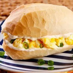 Pão com Ovo Mexido