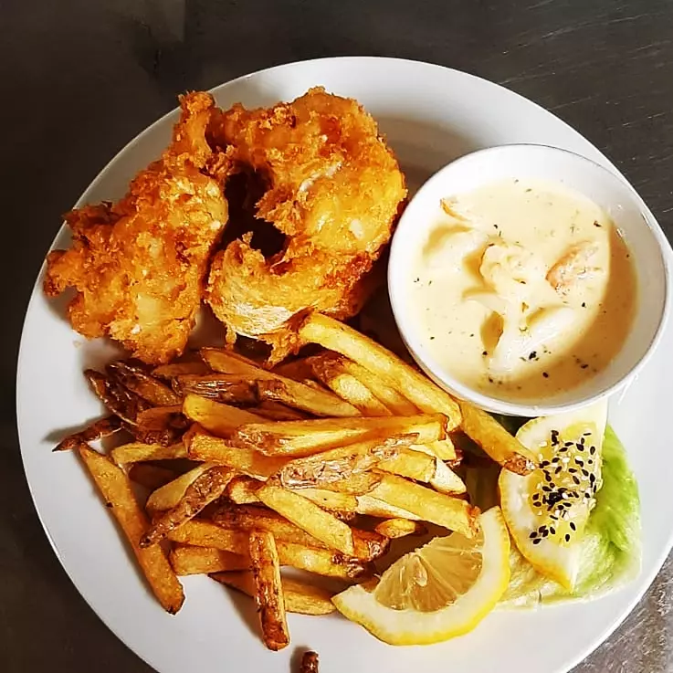 Congrio frito con salsa margarita