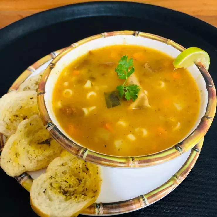 SOPA DE CARNE COM LEGUMES