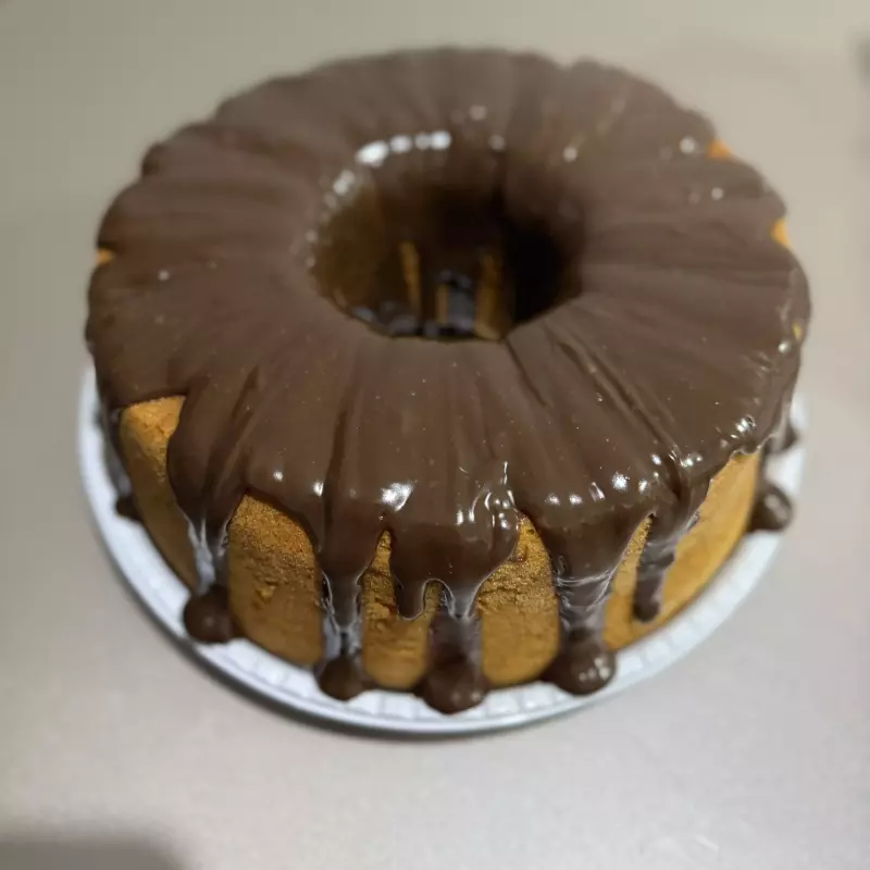 Bolo de cenoura com chocolate