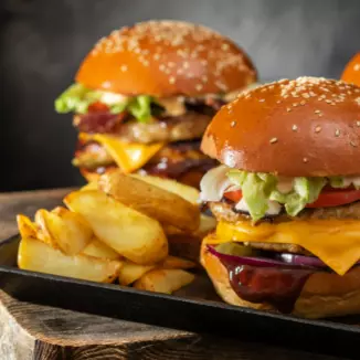 3 X Saladas + 250 gramas de fritas