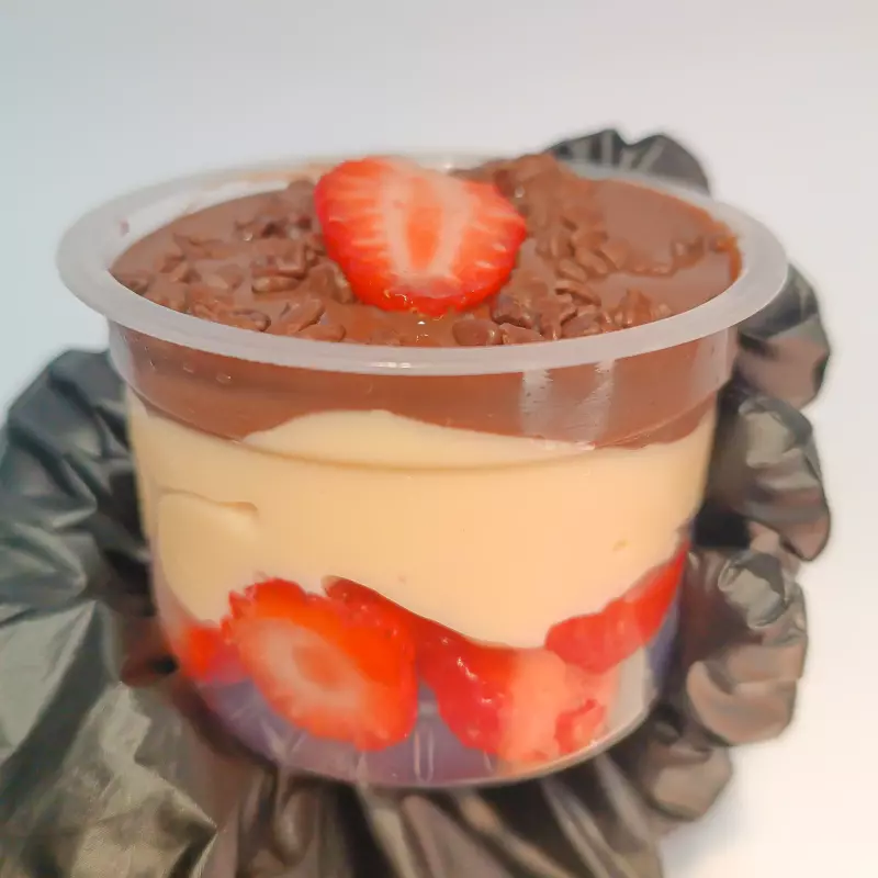 Bombom de morango no pote